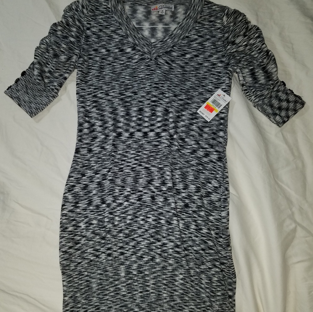Black/cream form-fitting sweater dress.